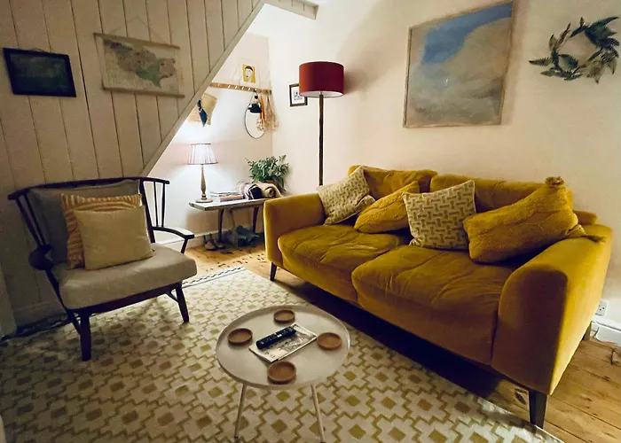 Northdene Cottage - Cosy Old Fisherman\'S Cottage Two Mins From Sea - Free Parking - Wood Burning Stove - Roll Top Bath - Dog Friendly