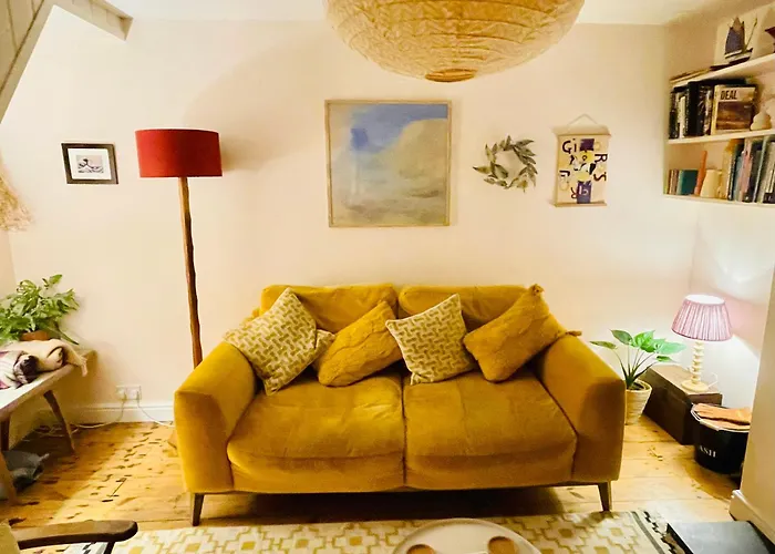 Northdene Cottage - Cosy Old Fisherman\'S Cottage Two Mins From Sea - Free Parking - Wood Burning Stove - Roll Top Bath - Dog Friendly