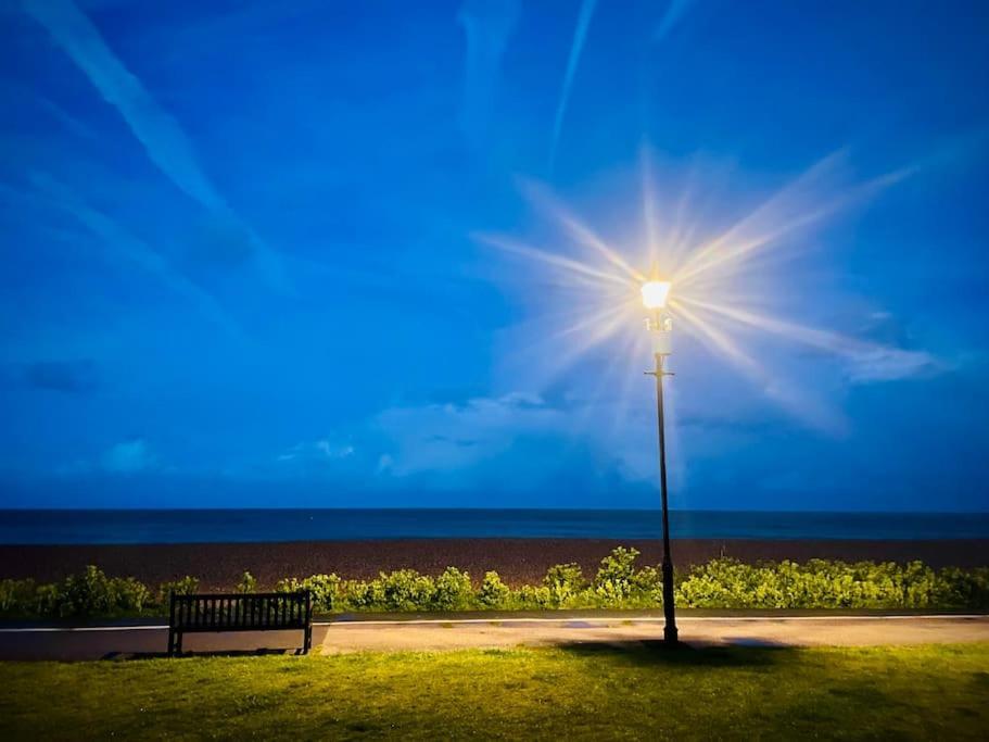 Holiday home Northdene Cottage: Cozy Seaside Retreat With Woodburning Charm *