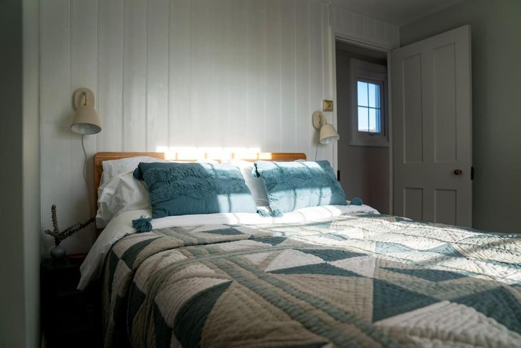 Northdene Cottage: Cozy Seaside Retreat With Woodburning Charm Holiday home *