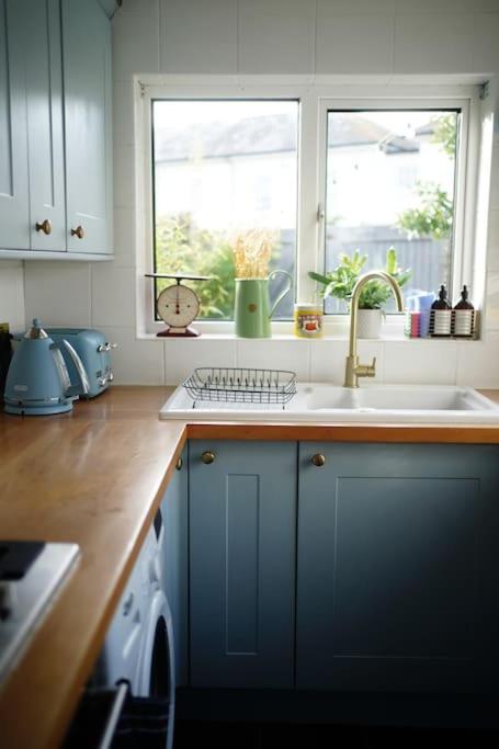 Northdene Cottage: Cozy Seaside Retreat With Woodburning Charm Holiday home *