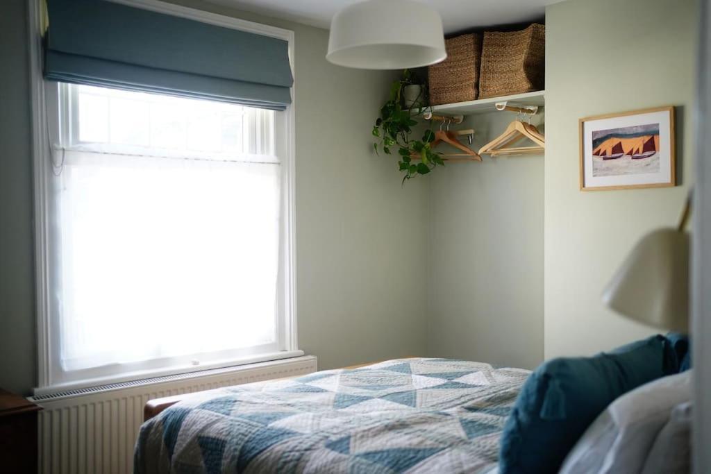 Northdene Cottage: Cozy Seaside Retreat With Woodburning Charm Holiday home *