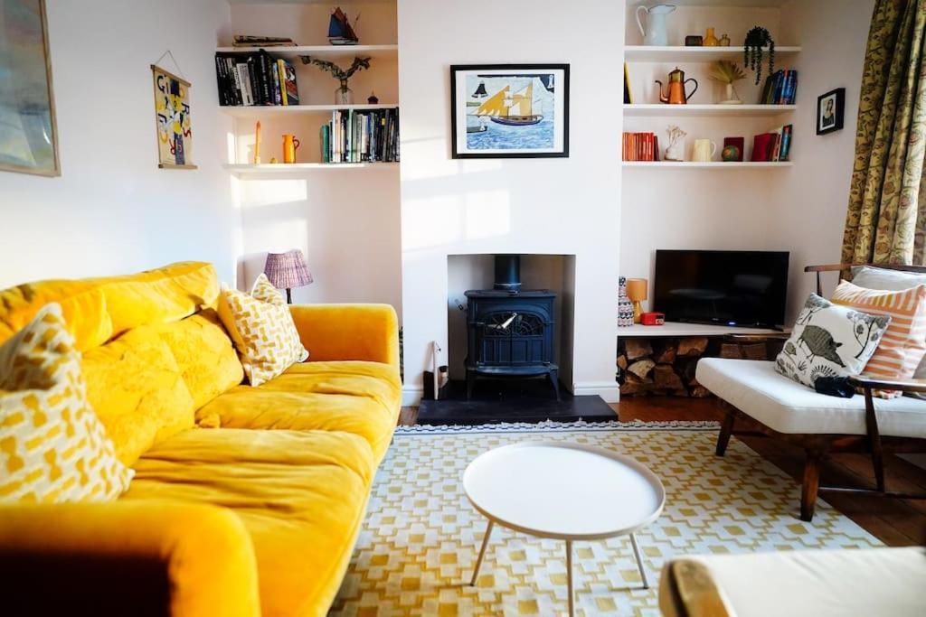 Holiday home Northdene Cottage: Cozy Seaside Retreat With Woodburning Charm